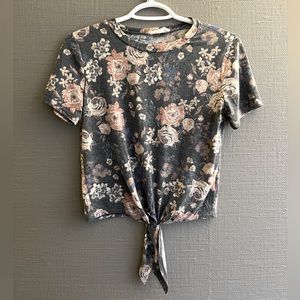 Poison & Ivy Floral Front Knot T Shirt Sz Small